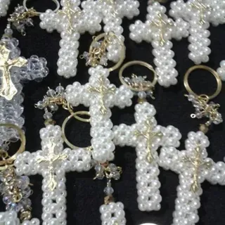Cruz de perlas